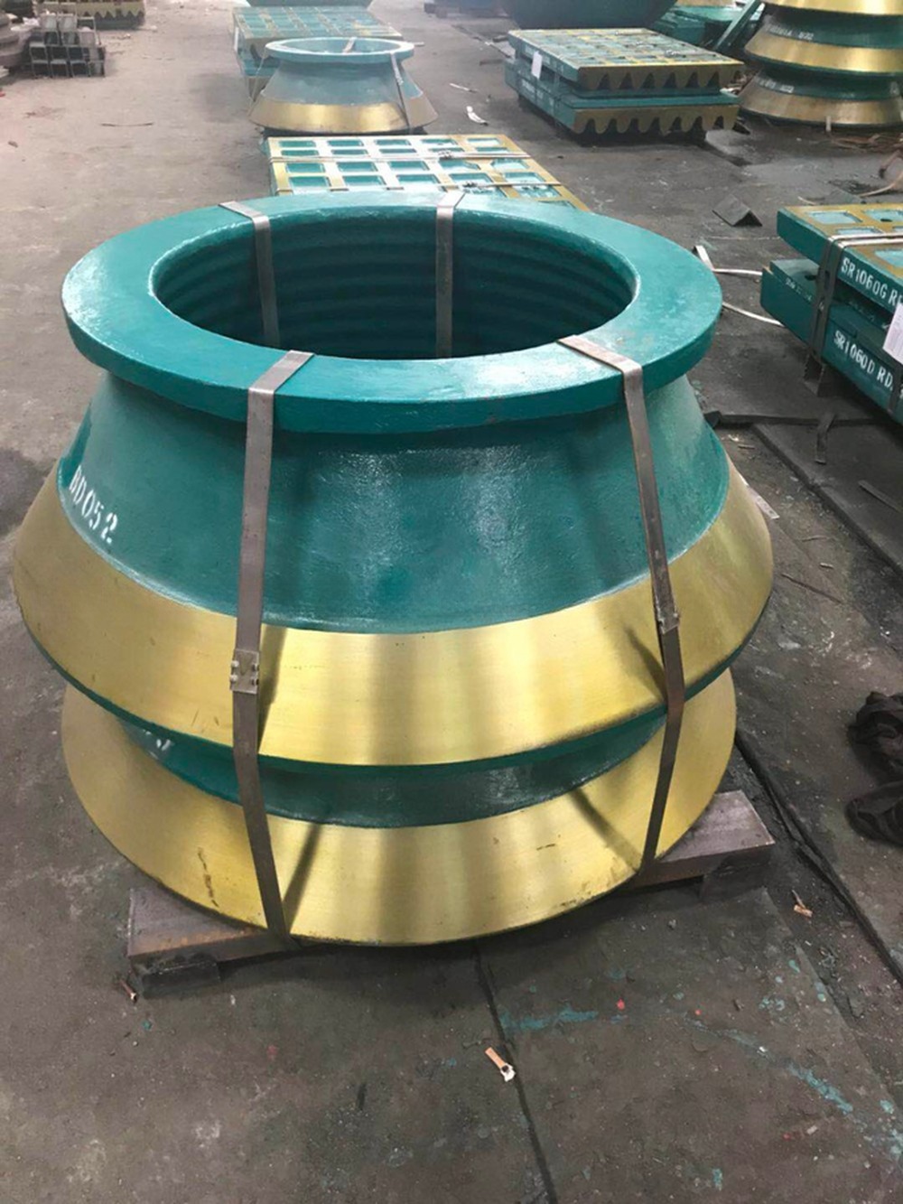 Casting Processing Type Mantle and Concave for GP300 Cone Crusher Replacement Parts