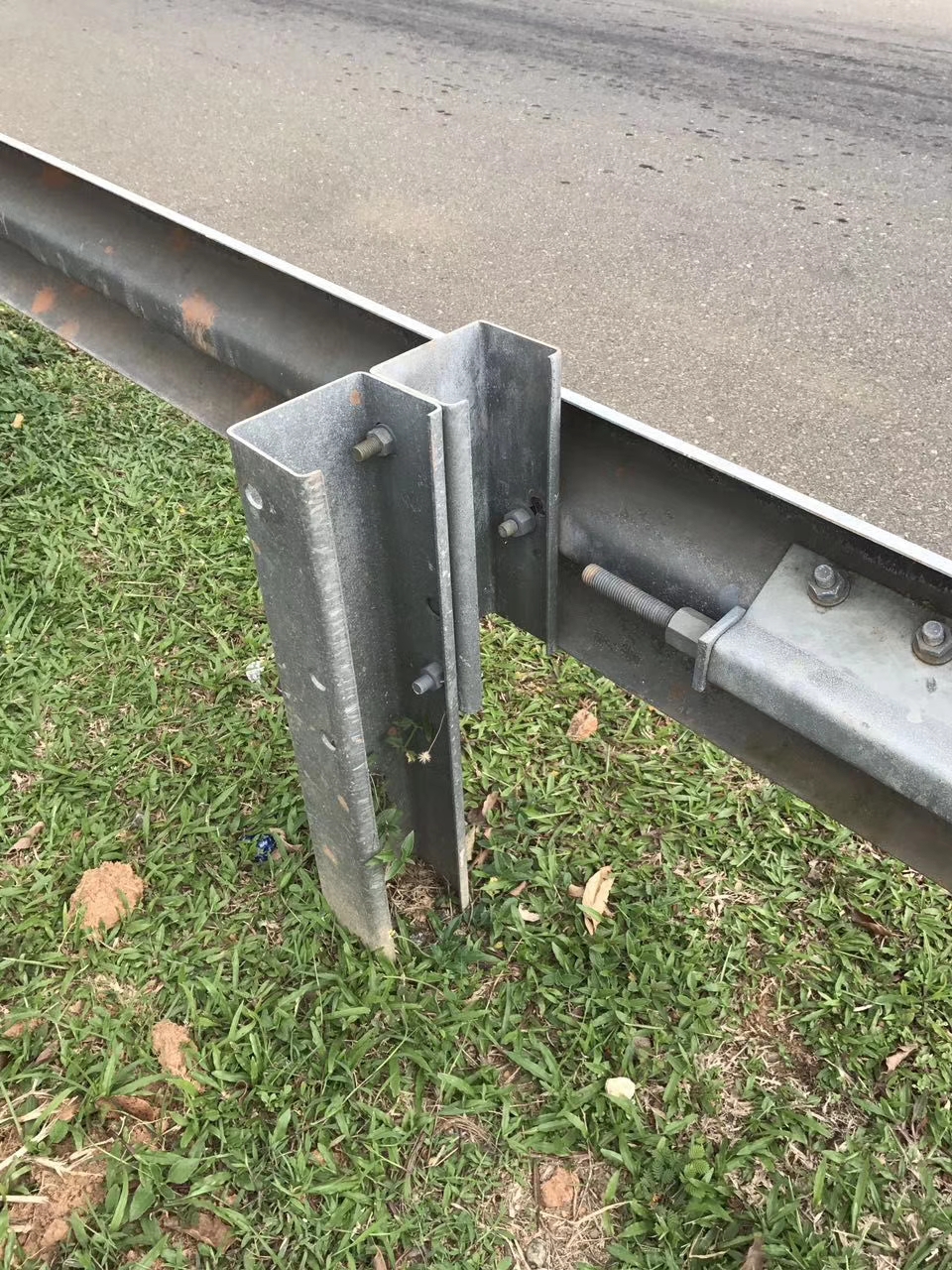 ISO 9001 W Beam Anti Collision Guardrail Galvanized Steel Highway Guardrail