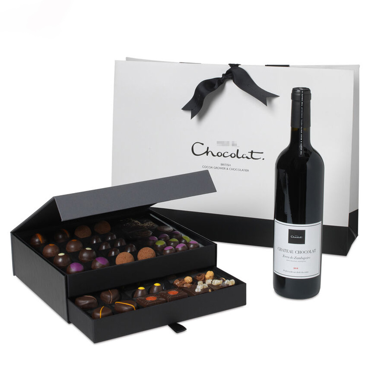 CMYK Chocolate Packaging Boxes Magnetic Closure With Plastic Inserts Tray And Dividers