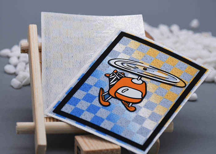Horizontal Woven Fabric Screen Printed Patches With Eco Friendly Silicone Logo