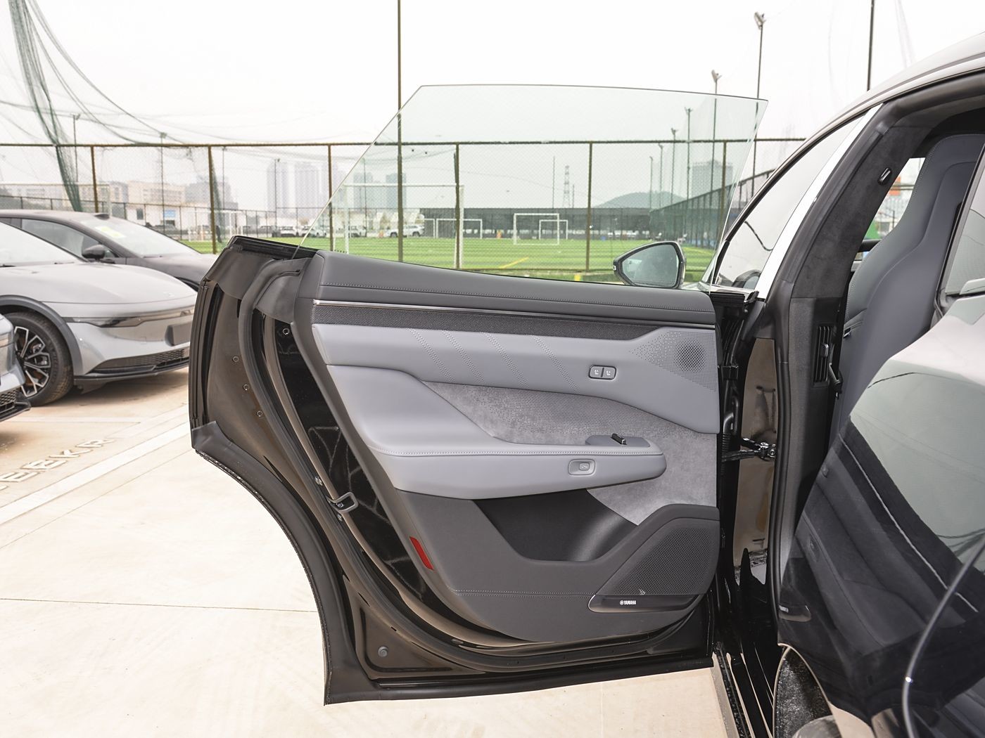 Zeekr 001 New Model 750 Km Long Range Limousine Electric Car with 0.25 Hours Charging Time and Pure Electric Energy with Big Space