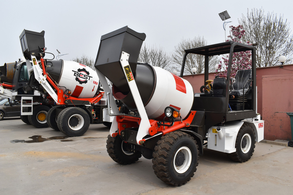 5000mm 30km/H Concrete Boom Pump Truck With Single Water Tank