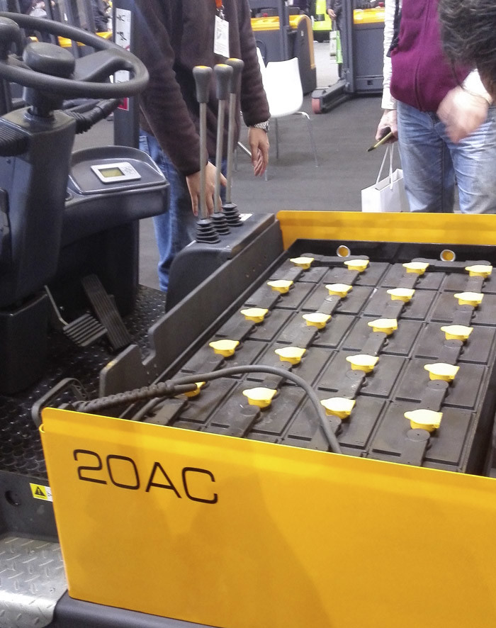 Dual Front Driving Electric Forklift Truck , 3 Wheel Forklift 13km / H Travel Speed