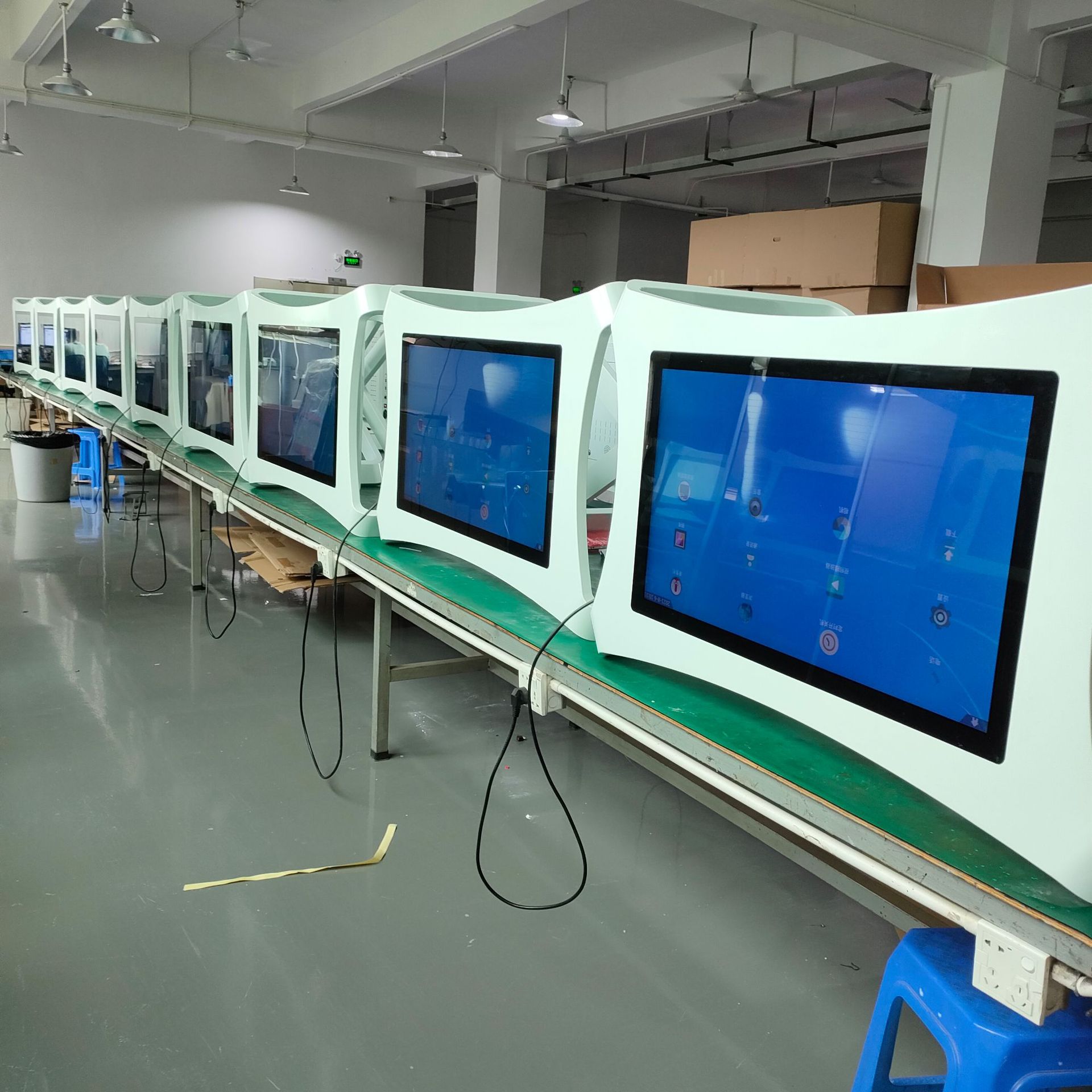 55 '' Digital Touch Screen Table LCD Table With Customized Color Bar LCD Design
