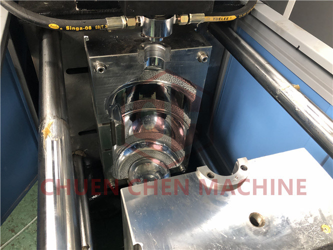 5 Gallon PET Bottle Blow Molding Machine Injection Type For Drinking Water Milk