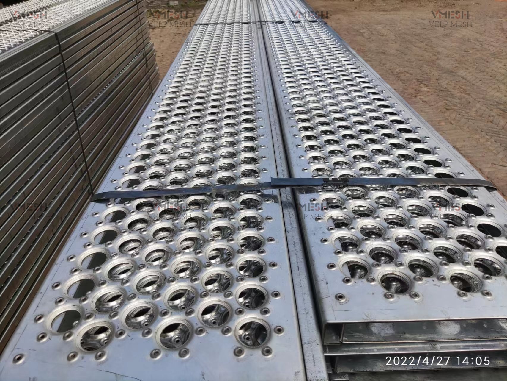 Hot Dip Galvanized 5 Holes Round Channel Perf O Grip Grating 300mm Width