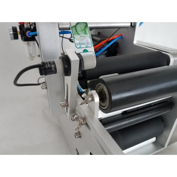Pneumatic Packaging Labeling Machine Semi Automatic For Round Bottle