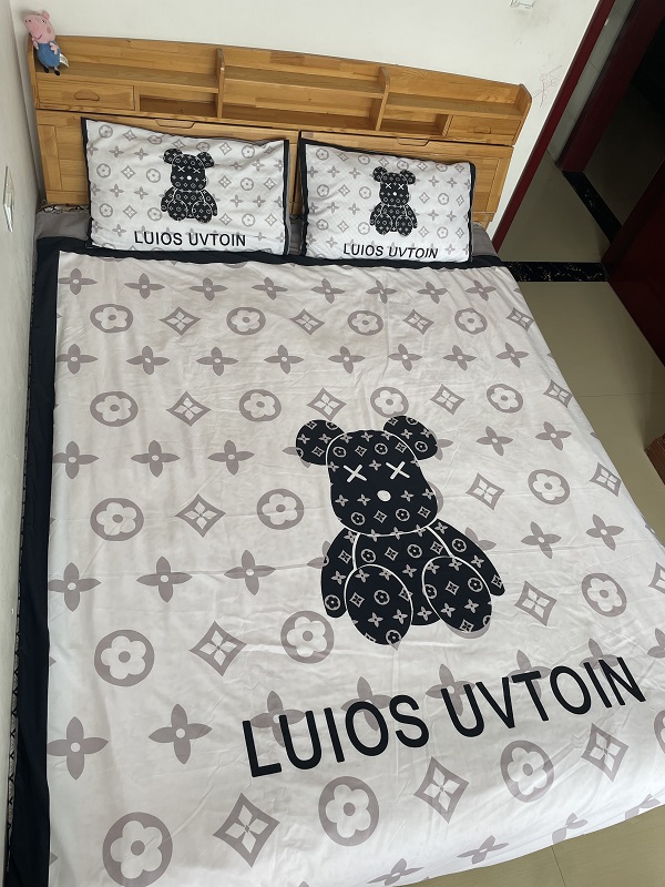 Modern Style Cartoon White Bear Head Design Bedding Sets with 100% Polyester Material