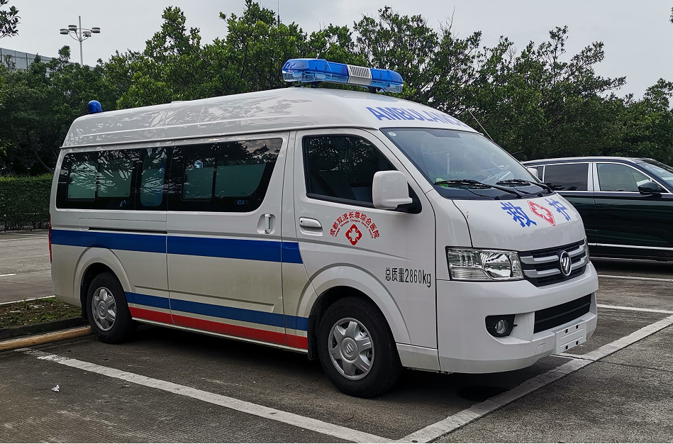 Futian Emergency Medical Services Ambulance 7 Seat Rear Drive 4×2
