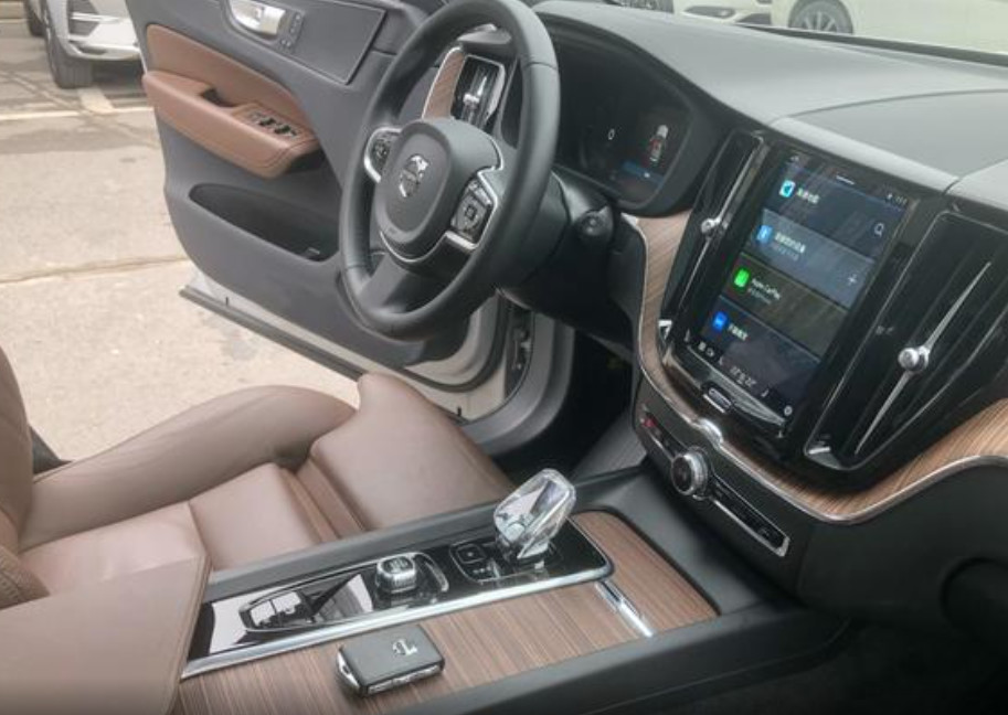 4708x1902x1660 Volvo Used XC60 Gas Car for SUV Needs