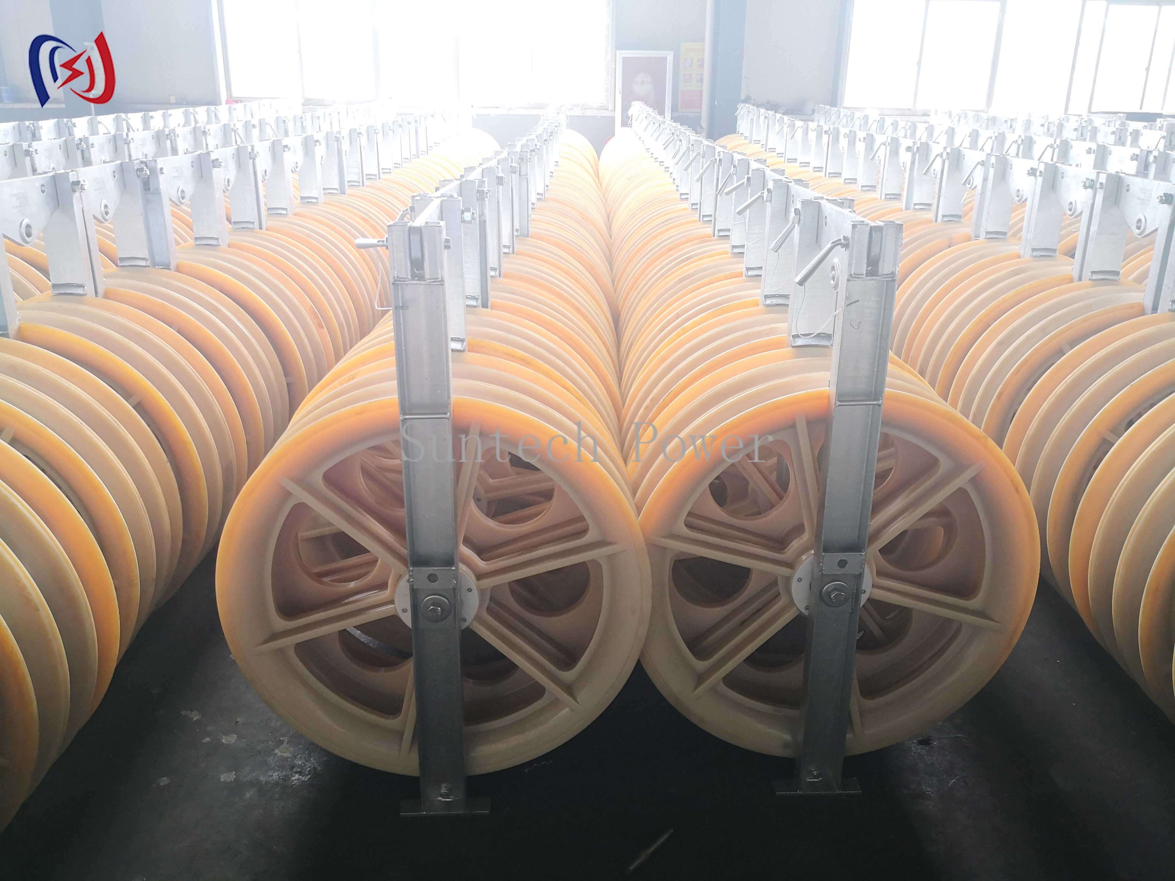 916 Series Large Diameter Rope Pulley ACSR720 Conductor Nylon Sheaves For Wire Rope