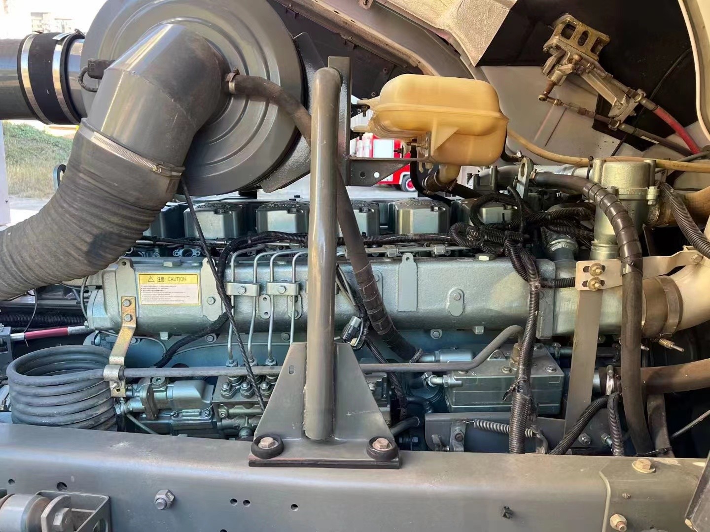 HOWO Refrigerated Truck 290hp Mechanical Engine Fast 9 Gear Gearbox 600km