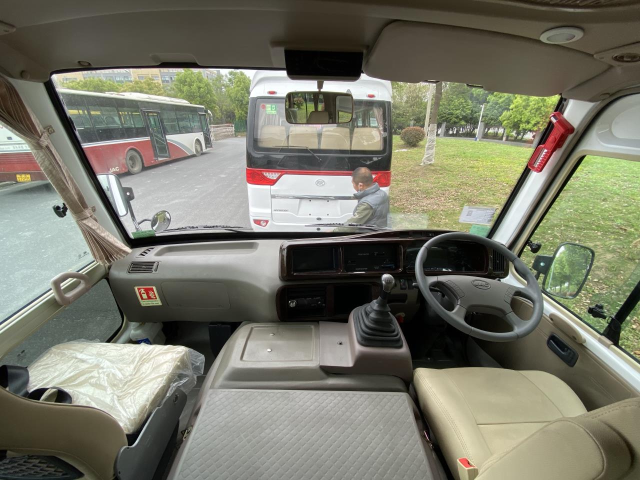 20 Seats RHD LHD Coaster Bus with EURO 3 Emission and Manual Transmission