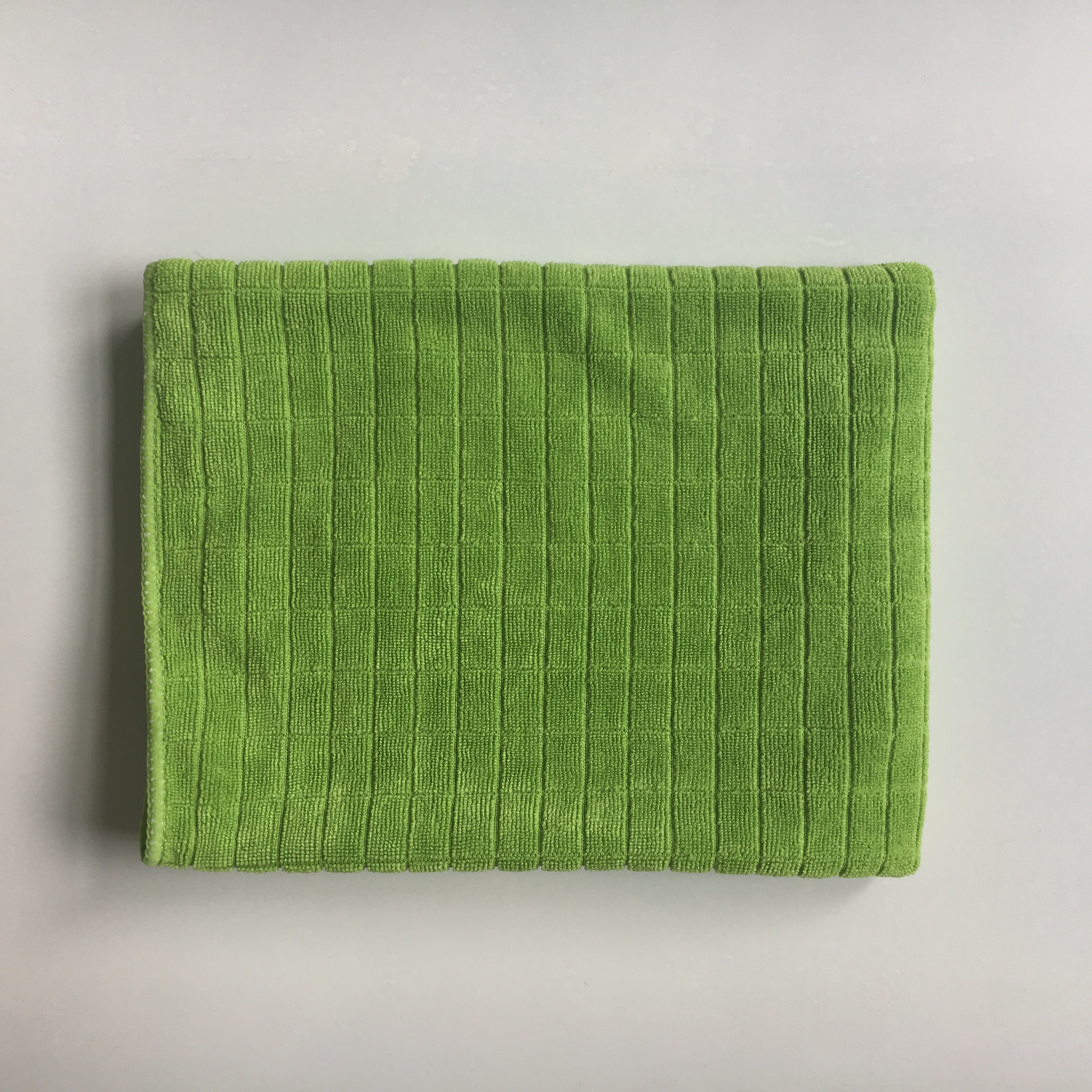 White 100% polyester grid bathroom towel