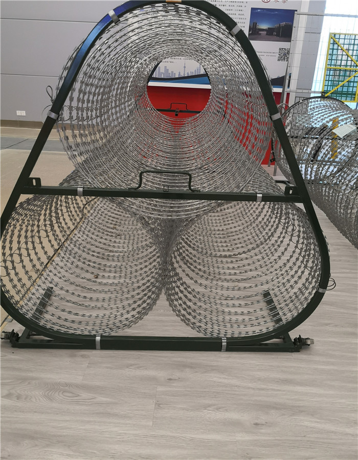 Security Barrier BTO-22 700mm Concertina Razor Fence