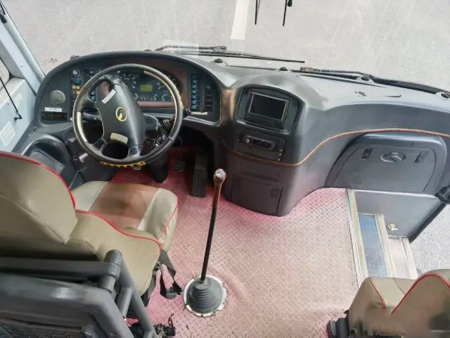11.5m Euro 4 Diesel Engine Left-Hand Drive King Long 51-Seater Large Used Passenger Bus