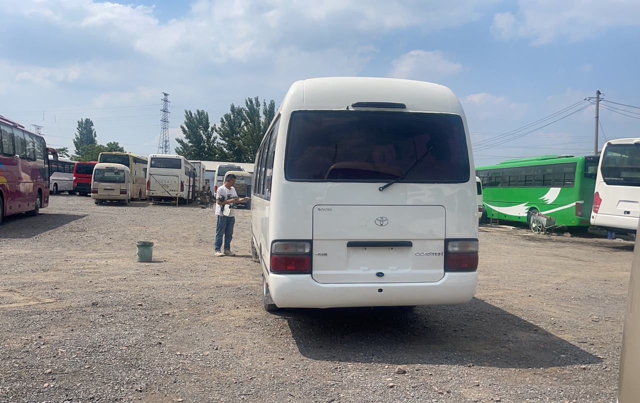 Design 30 Seater Toyo Ta Coaster Bus with 4L Engine Capacity and 113/5200kw Max Power