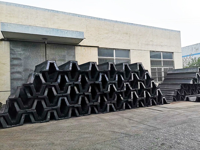 300% Elongation V Type Fender High Hardness 200mm Height