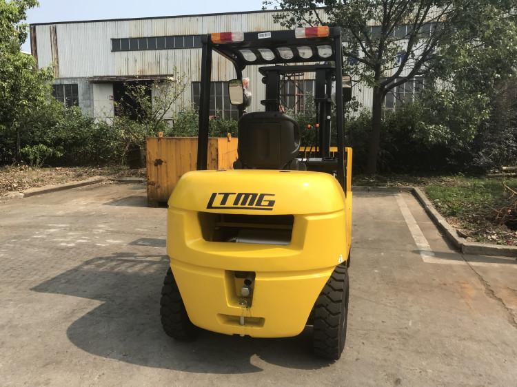 Compact Small Diesel Forklift Truck With Hydraulic / Automatic Transmission
