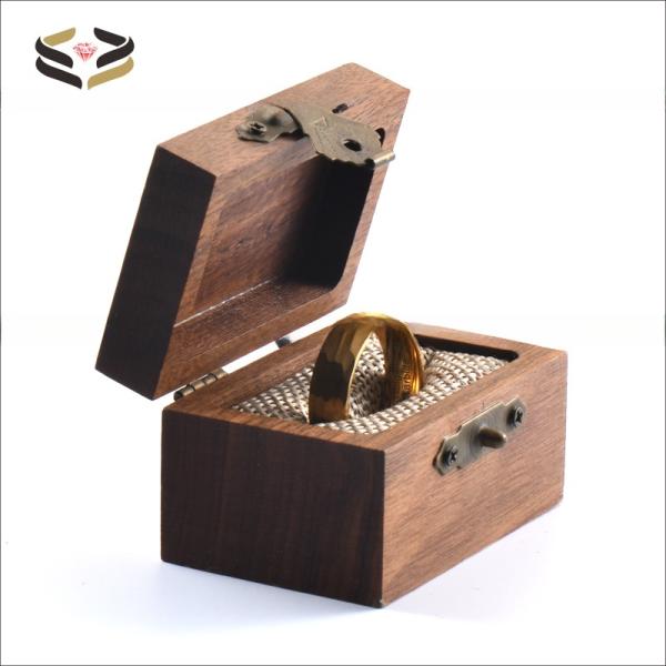 Walnut Wooden Ring Box Solid Wood Packaging Boxes Custom Logo 60*40*36mm