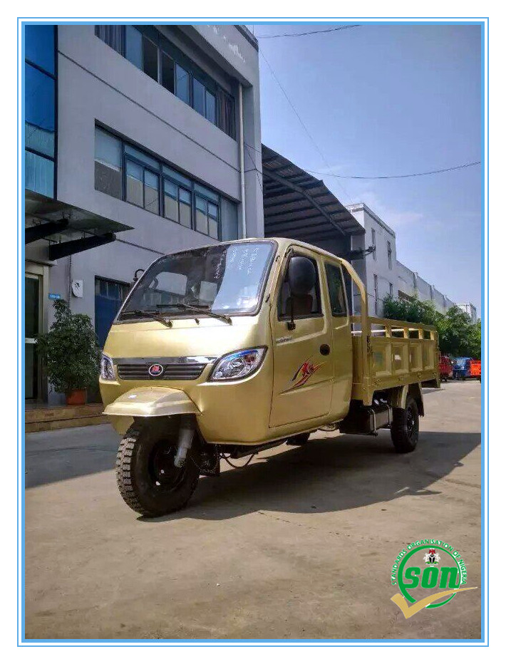 550 kg Capacity Closed Cabin Diesel Engine Cargo Tricycle for 1 Passenger Heavy Type 800CC