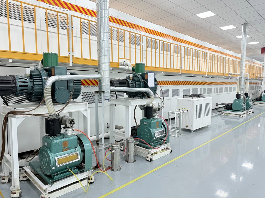 Factory in China Industrial One Step Install Roll Flute Paper Thermal Film Sheet Hot Press Dry Solar Module Production Line Laminating Machine