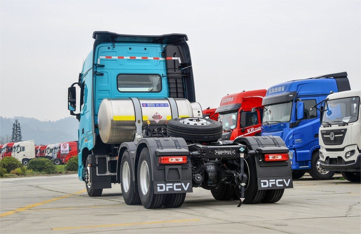 Diesel Engine 6x4 Dump Truck With 6 Cylinders Blue Trailer Head Truck