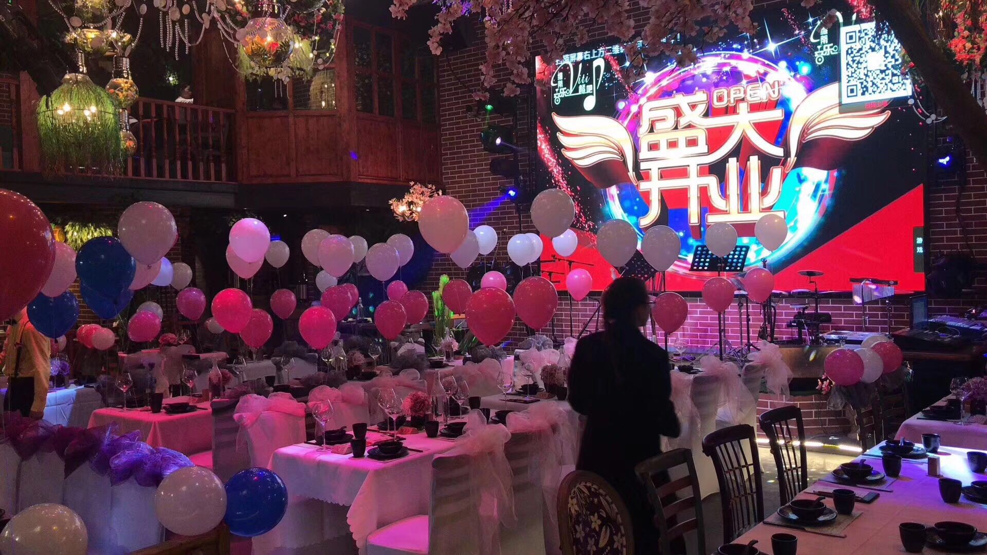 1920Hz Indoor LED Video Screen 4mm Pixel Pitches 1152 * 768 Screen Resolution Shenzhen Factory