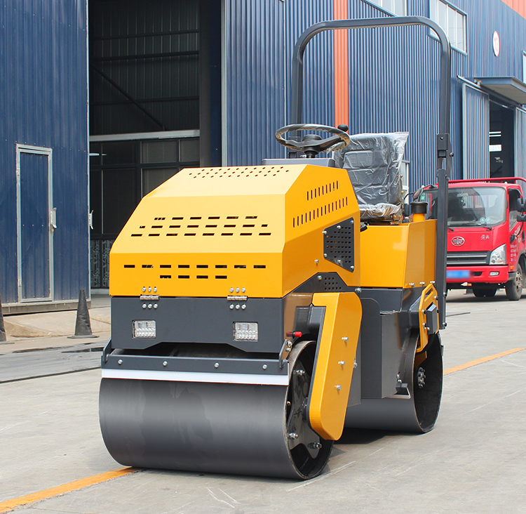 Fuel Tank Capacity of 5.5L 1000kg Rubber Wheel Road Roller for Construction Works