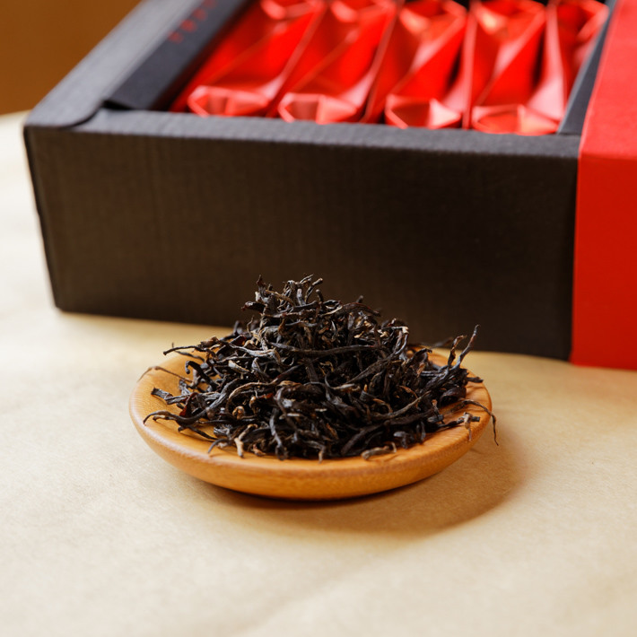 Fermented Smoky Lapsang Souchong Organic Black Tea With Pinewood Dryness