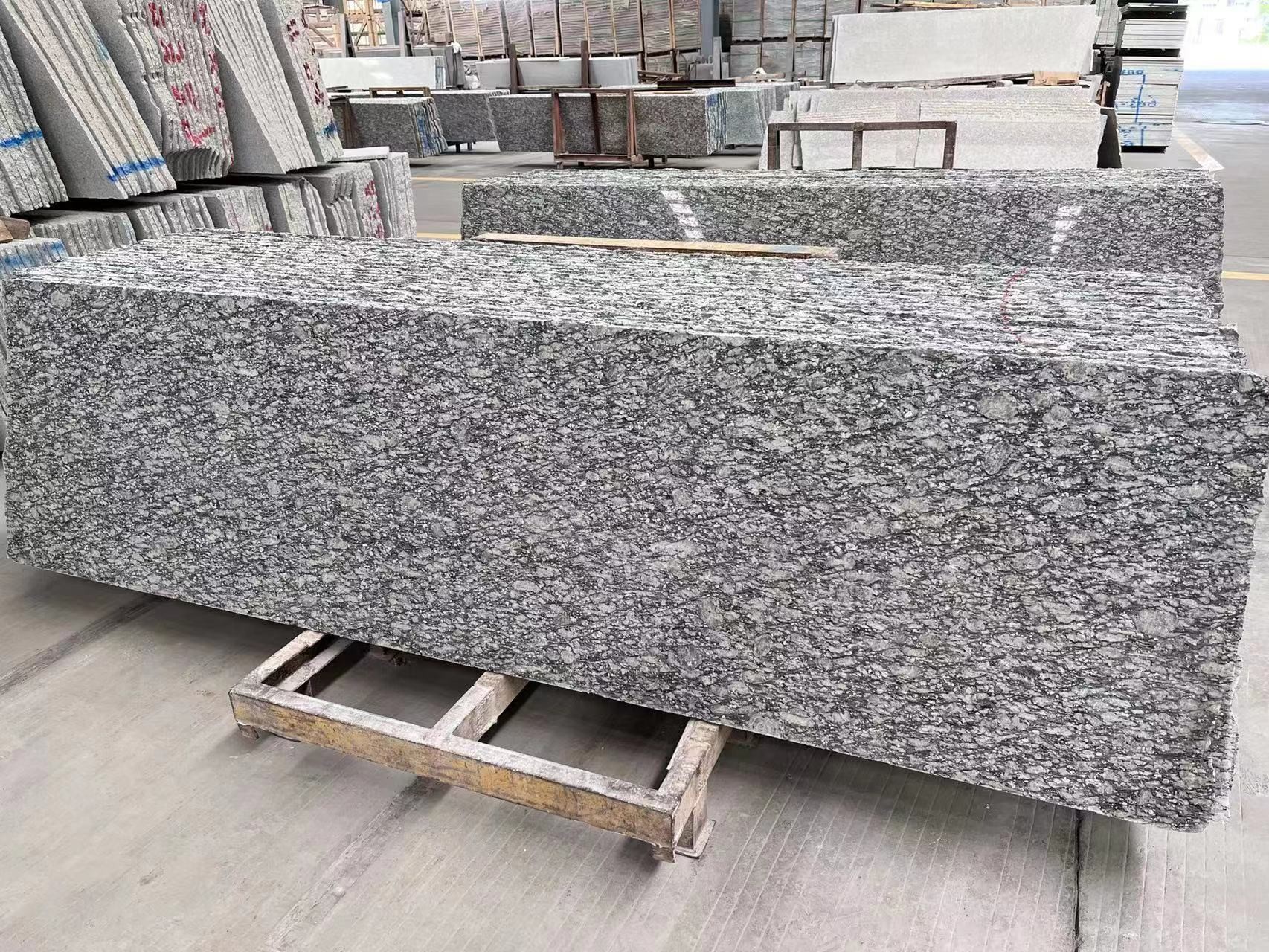 Polished Face Spray White Granite Stone Tiles For Wall Cladding Long Lasting