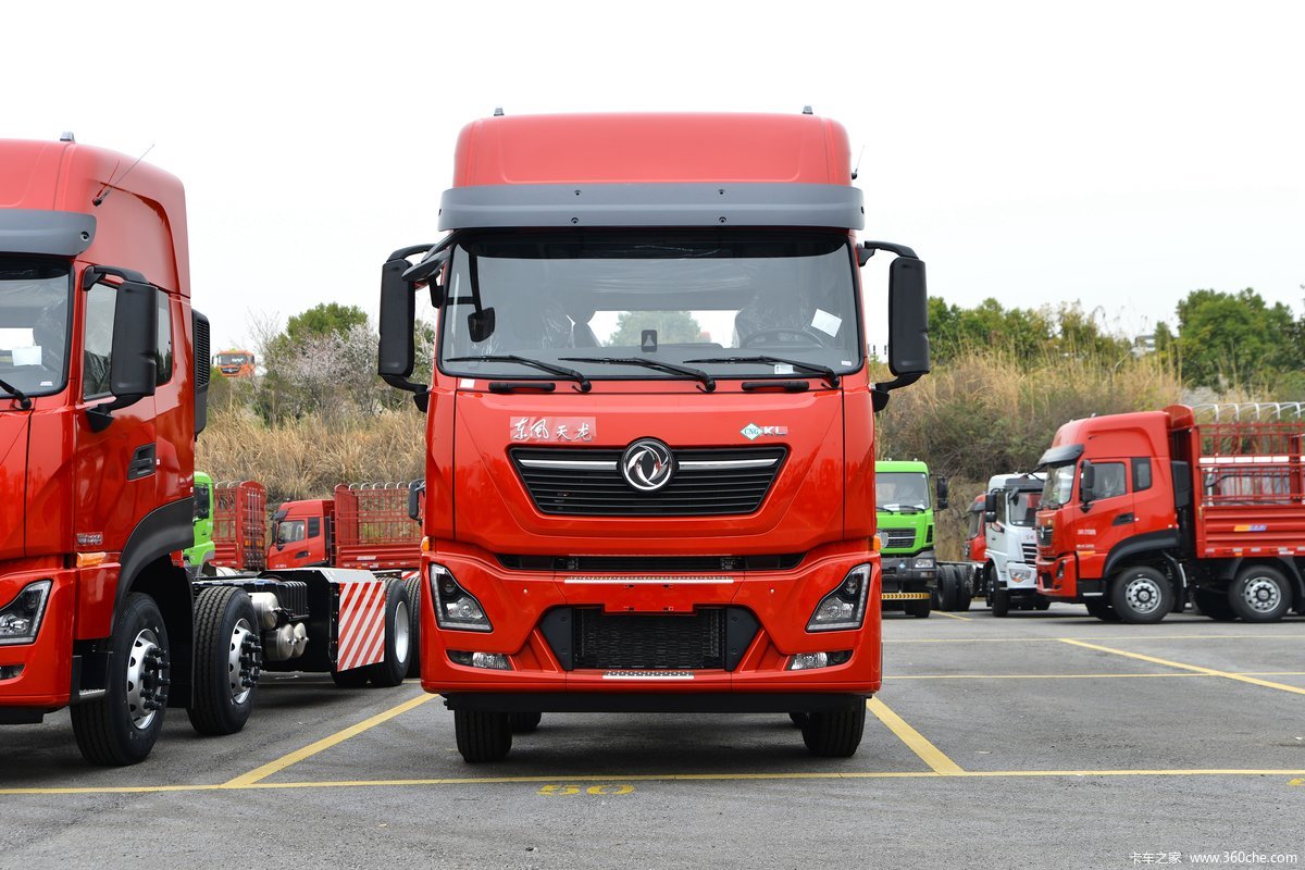 8X4 Dongfeng Heavy Truck 1-10T CNG Truck With Diesel Fuel And Automatic Transmission