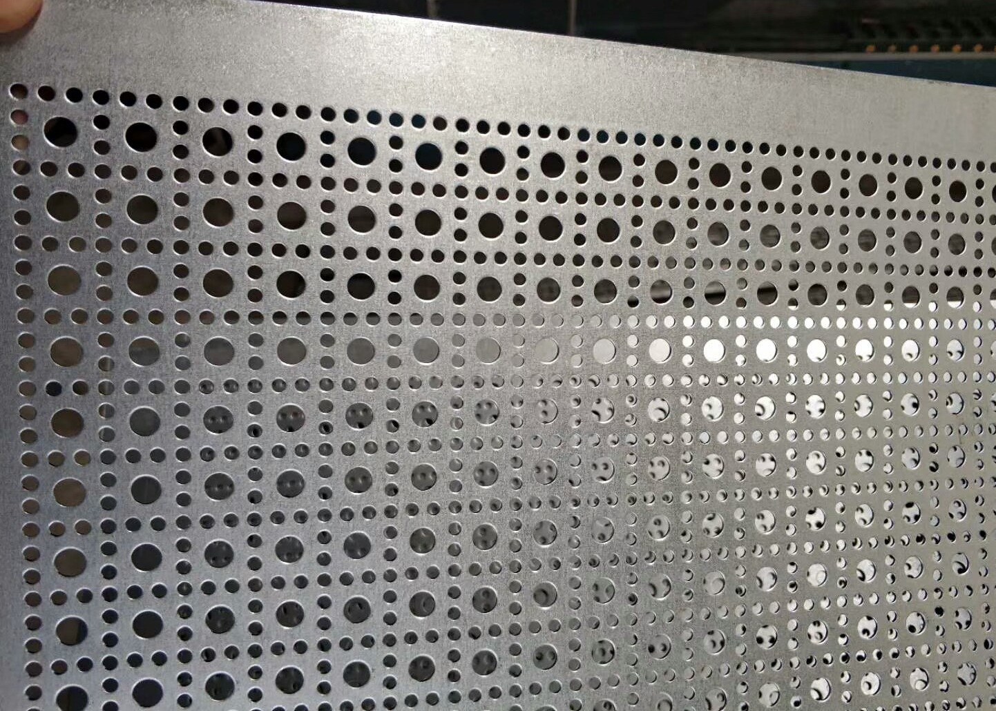 White Stainless Steel 14awg Perforated Metal Panel Slotted Hole Pattern