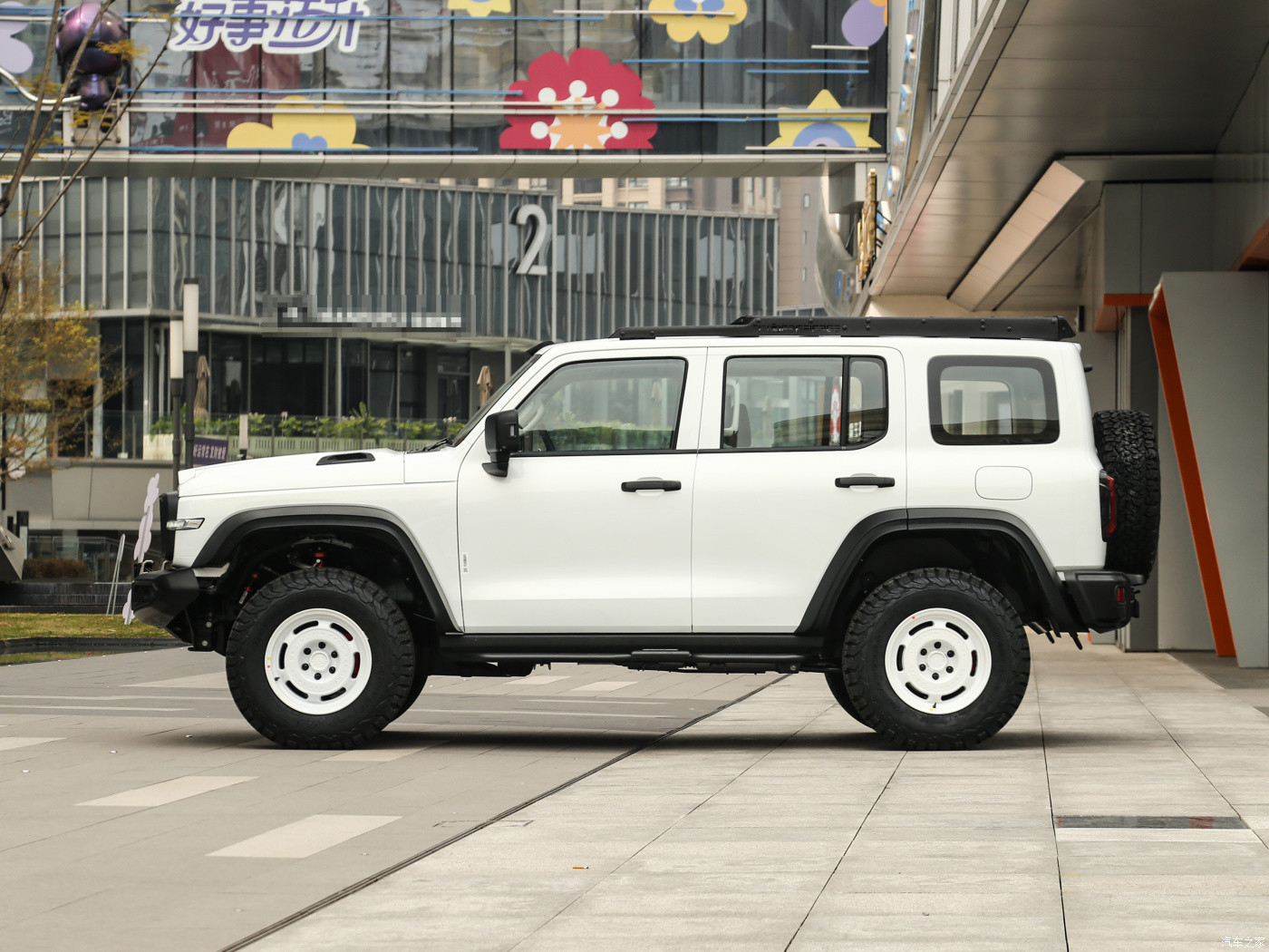 ODM Tank SUV Car Luxury Compact SUV HP L4 Iron Ride 02 White Fuel