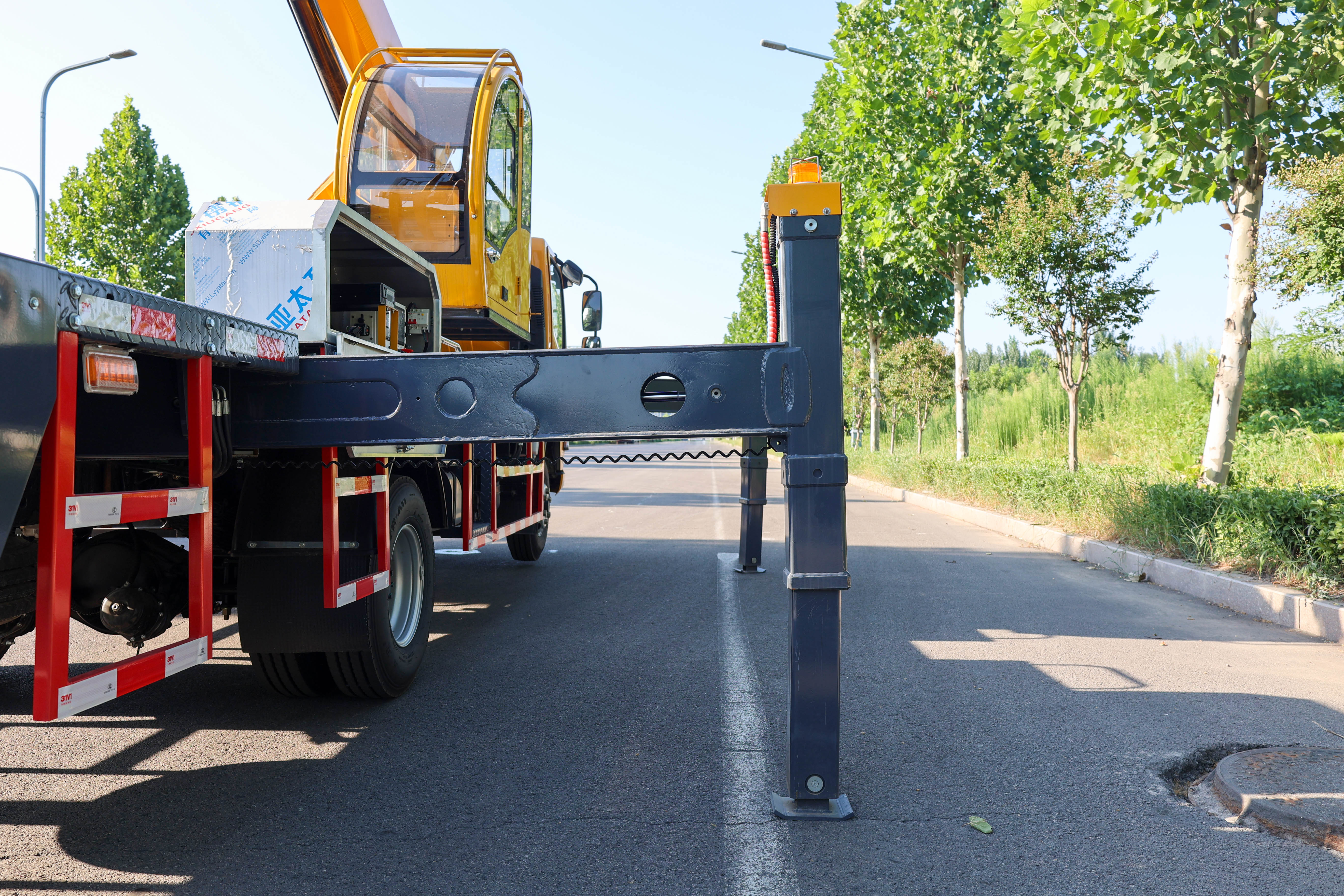SINOTRUK new 50m Aerial Working Platform Truck high-altitude working lift truck for sale