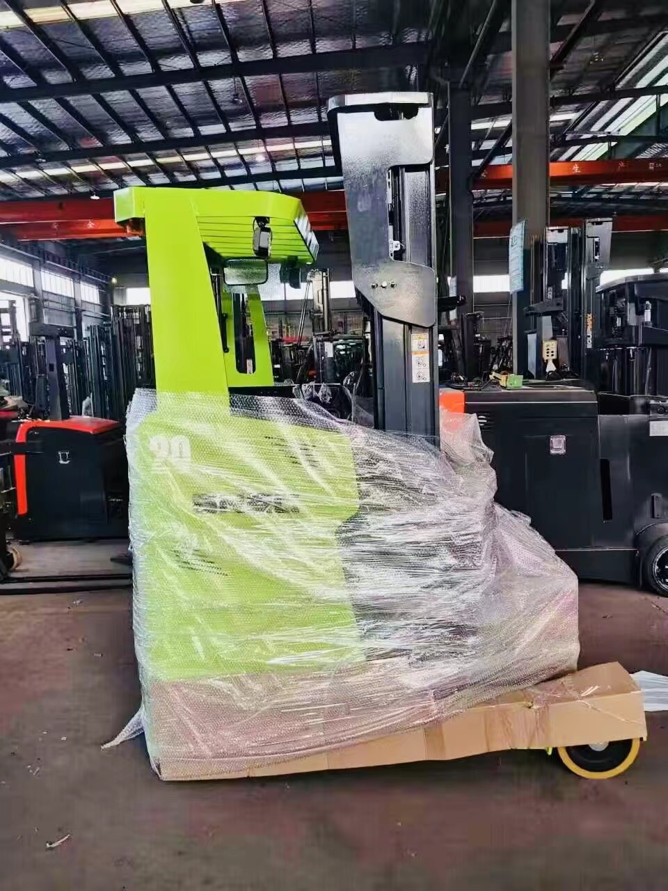 High Lifting Height 12m 2 Ton Reach Forklift with 122mm Fork Width AC Motor Powered