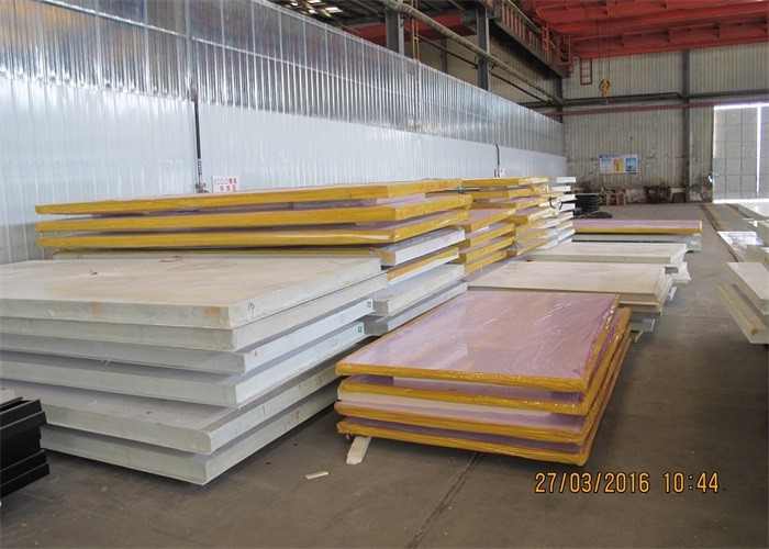 32CBM 12 - 16 Tons Refrigerated Truck Cargo Body 6.3m Length Insulated CKD Panels