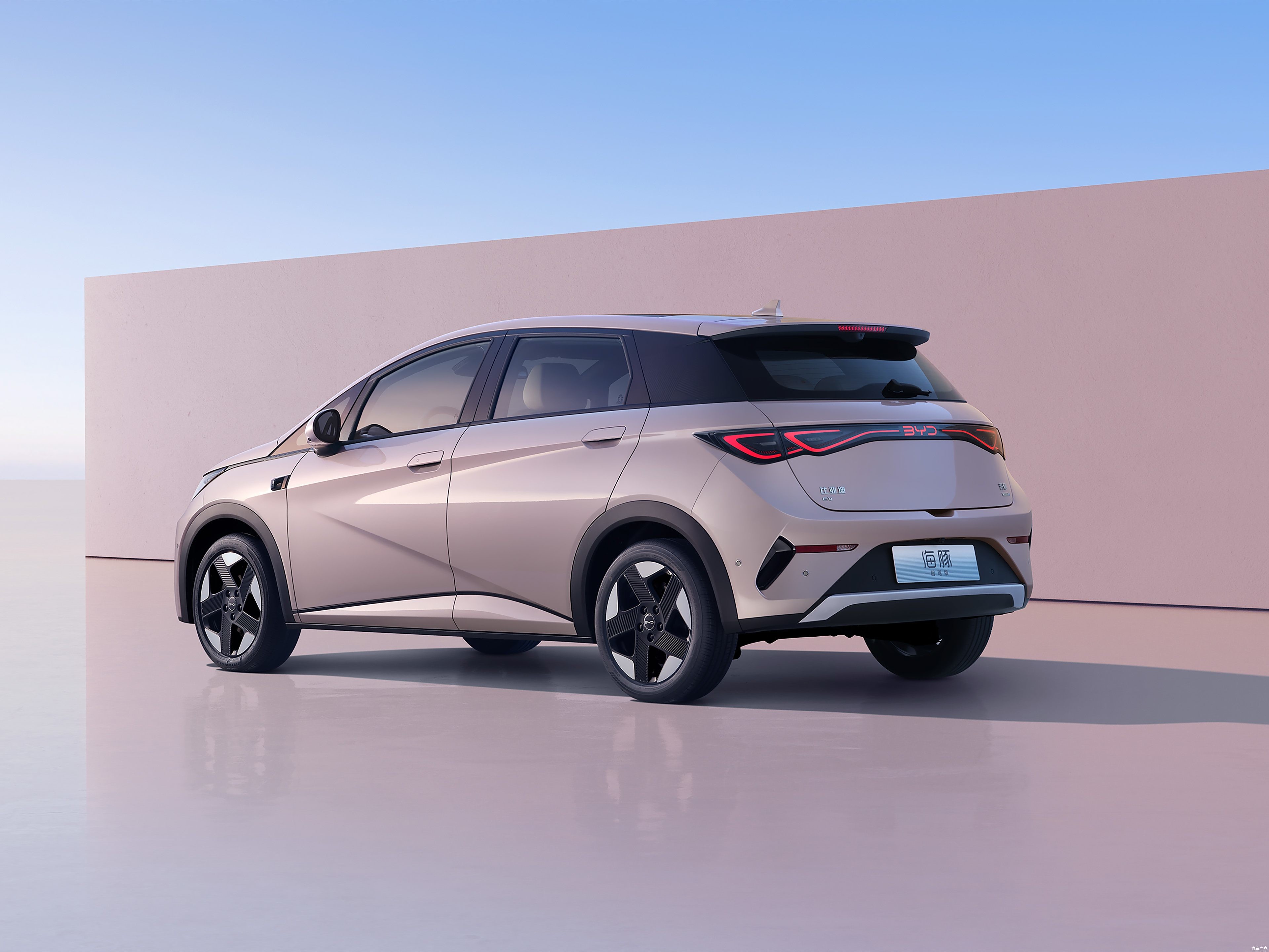 2025 BYD Dolphin, the most perfect small electric car in China. With intelligent driving function. Range 420KM-520KM.