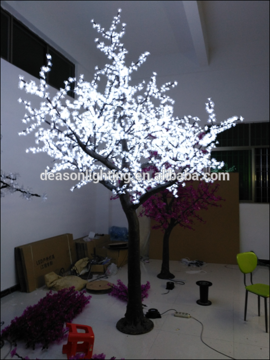 montaje de luz del arbol del led