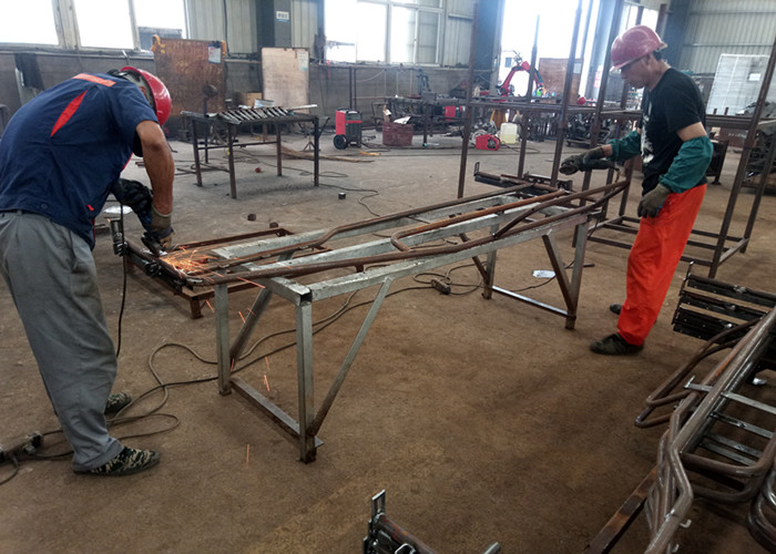 Hot Dip Galvanized Treatment Pig Farrowing Crate Farrowing Pen With Slat Flooring