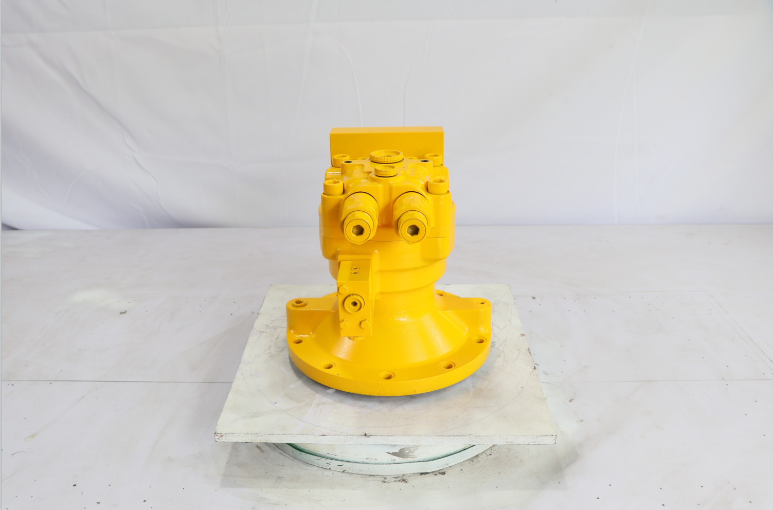 Repair Shop Excavator Swing Device , Hydraulic Slew Motor M2X63-16T DH150-R130