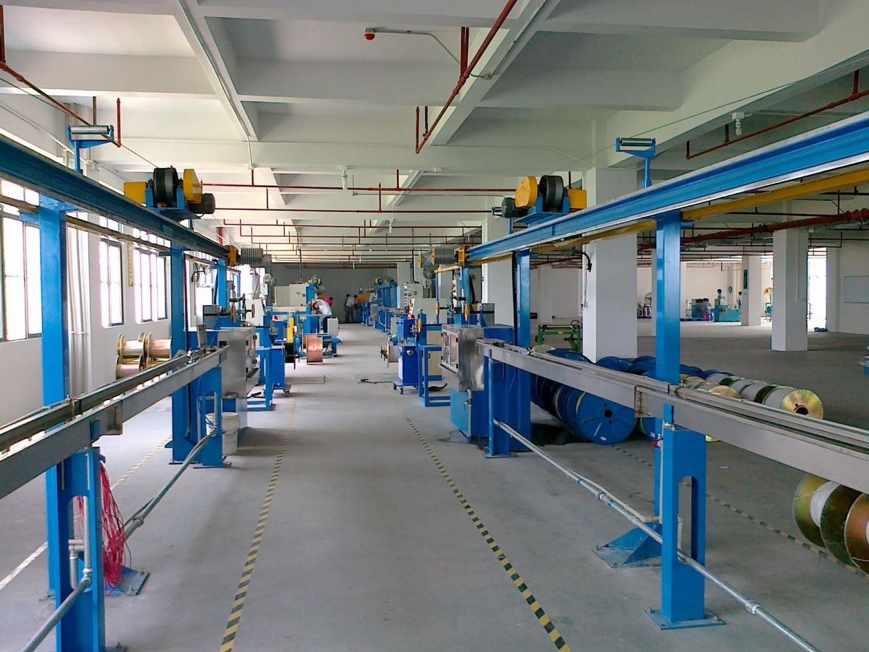 High Speed PVC Plastic Wire Extruder , 140kg/h Cable Manufacturing Machine