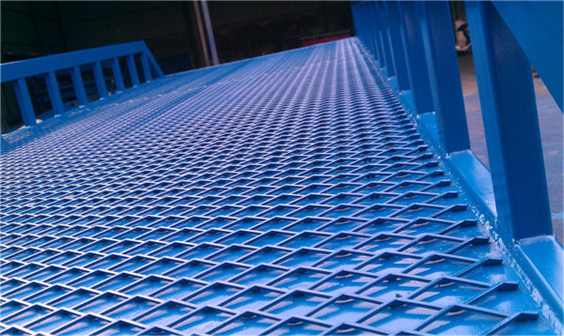 Mobile Hydraulic Adjustable Container Loading Ramps with 0.9m - 1.8m Lifting Height