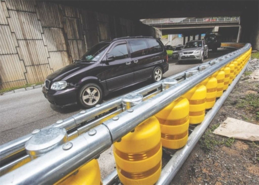 EVA Plastic Traffic Curve Bend Road Safety Roller Barrier Highway Rotating Drum Barrel