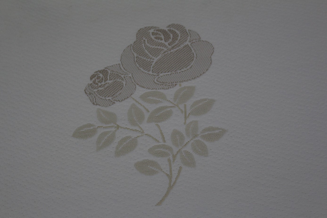 Moisture Proof 200gsm Polyester Jacquard Knitting Fabric With Rose Pattern Printed
