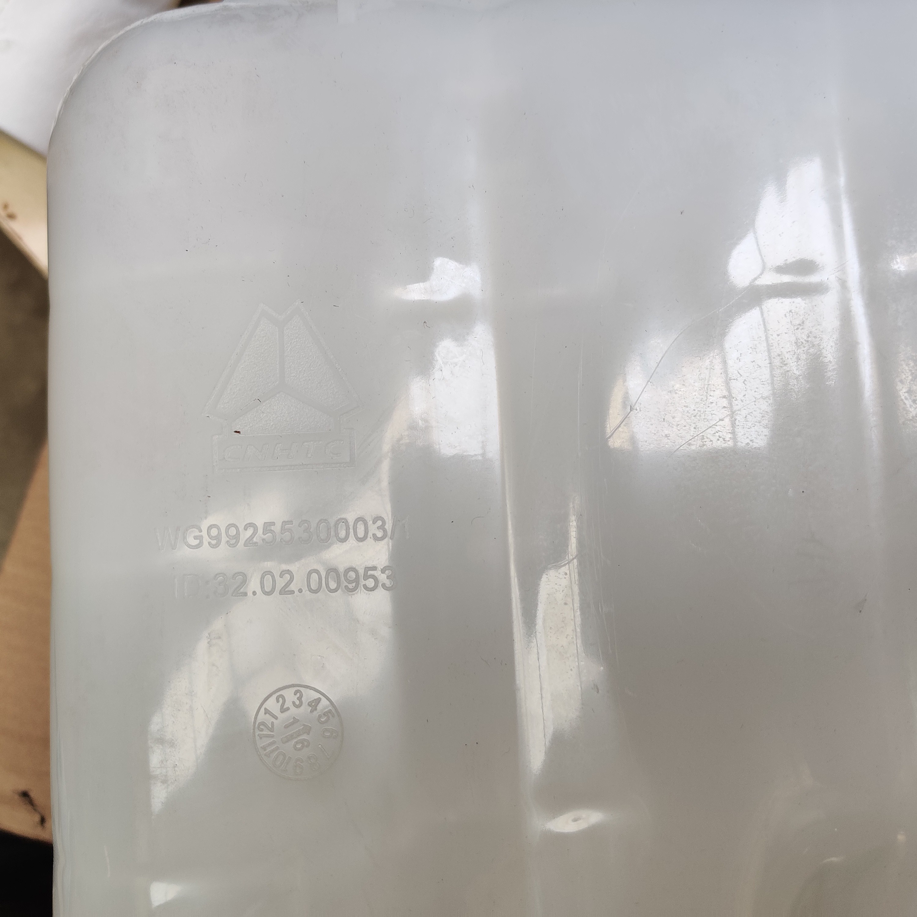 Cooling Water Tank For HOWO WG9925530003/1