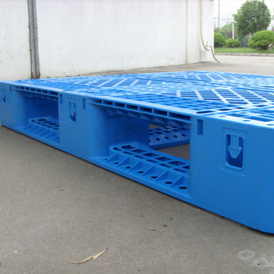 Stackable Blue Plastic Pallets 1200x1100mm 4 Way Entry Single Faced Style