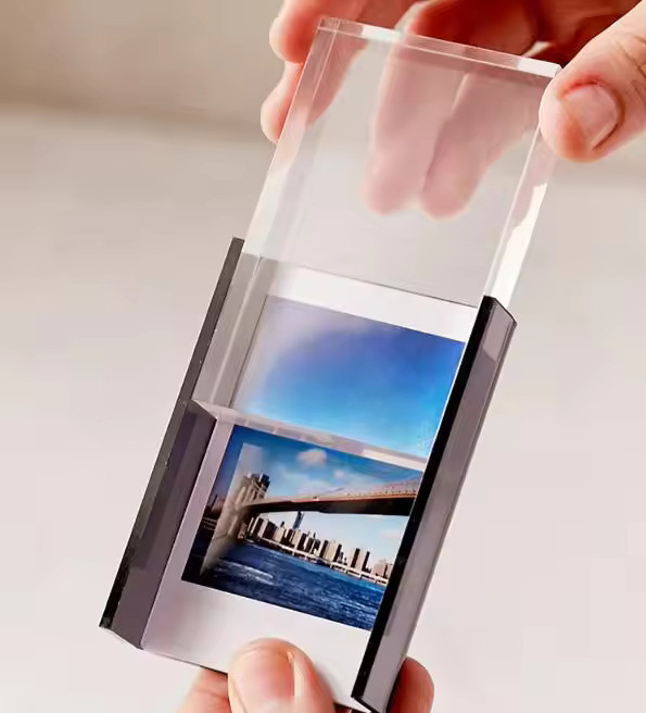 4'' X 6'' Acrylic Photo Frame With Magnets , Tabletop Acrylic Clear Picture Frames OEM