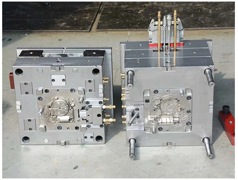 OEM high quality injection plastic services and plastic mold manufacturer in China