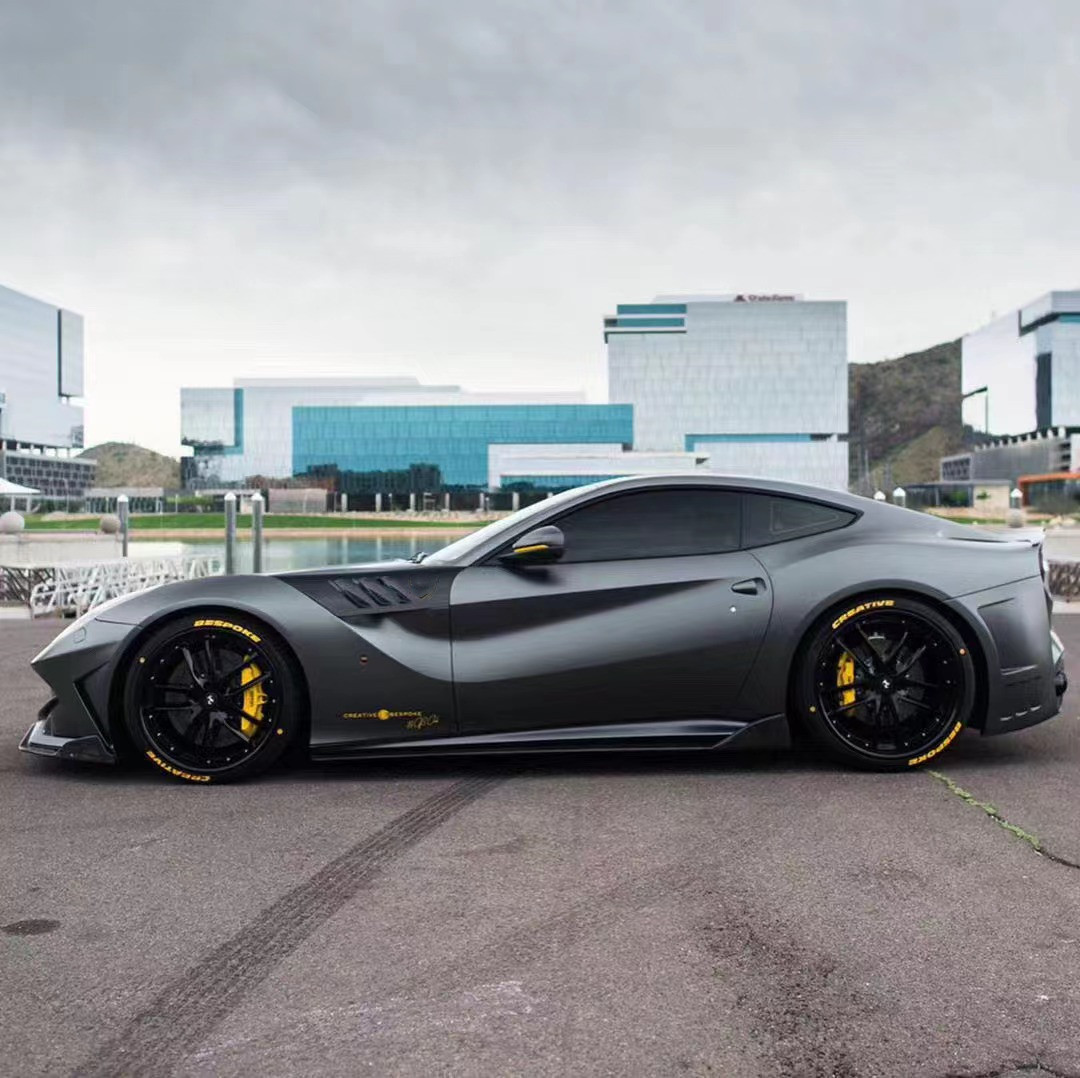 For Ferrari F12 Carbon Fiber Body Kit F12 Upgrades the SVR-style Front and Rear Bumper Spoilers With Hood Fenders